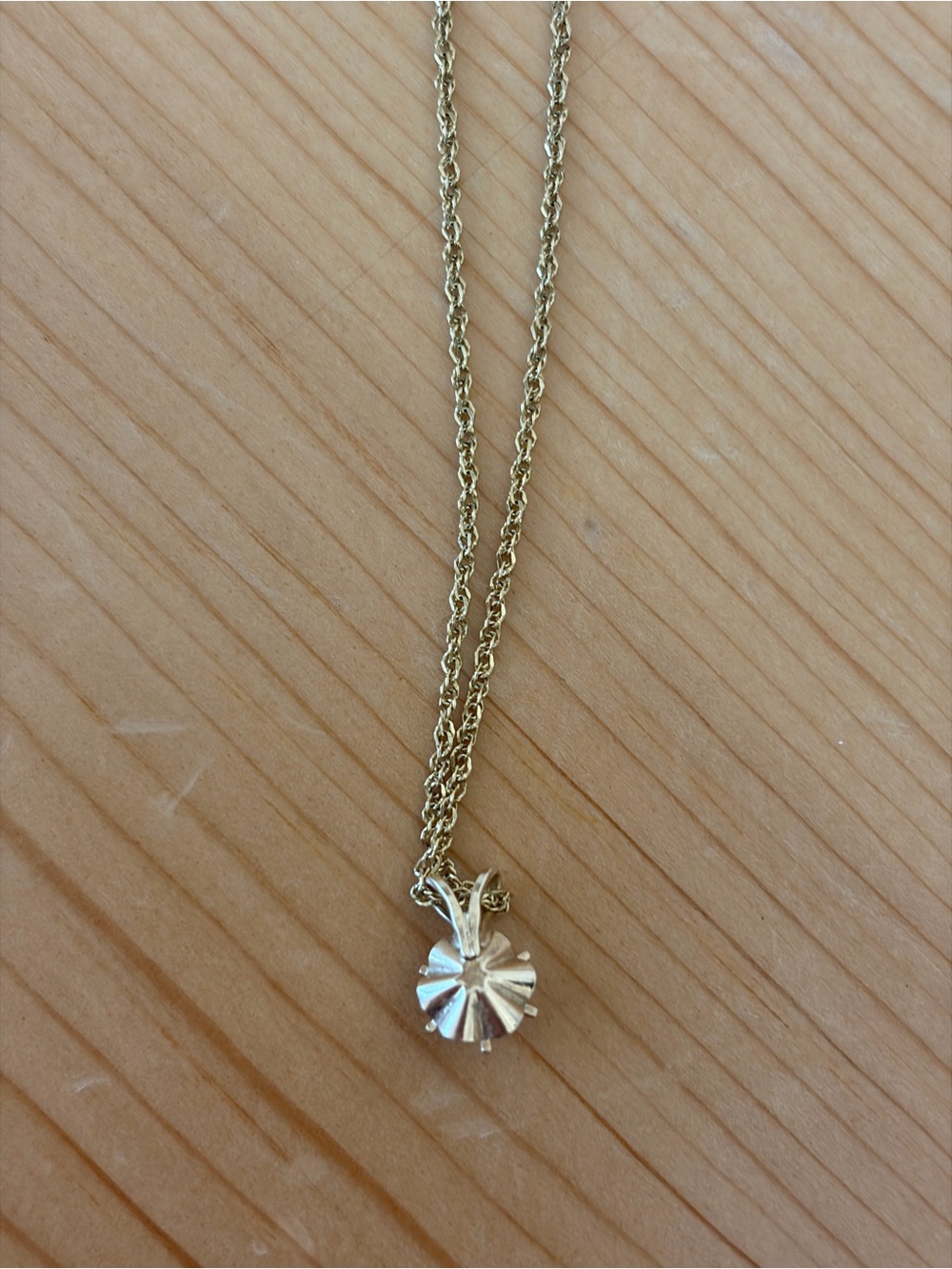 Vintage Italian 14k Gold Flower Pendant Necklace with Diamond Stone 21 Inch - Picture 4 of 5